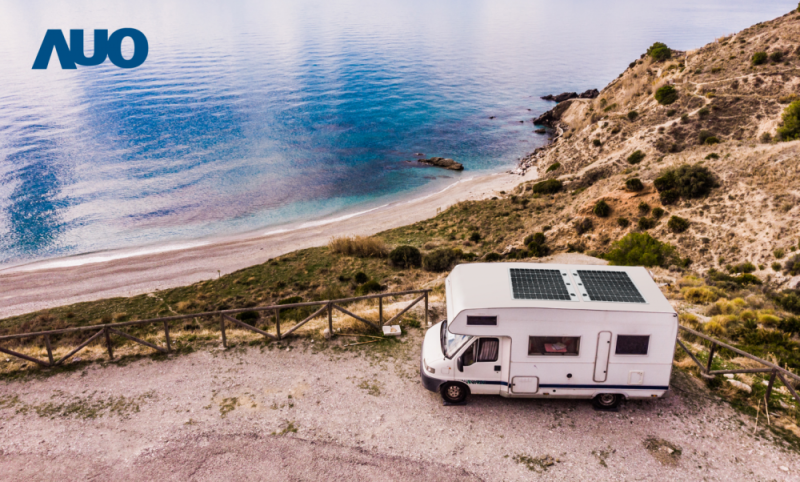 「可撓輕量化太陽光電板SunCurva」使用輕量特殊耐候型複合板取代傳統太陽能板的玻璃前板，不僅降低70%重量，每米平方僅3Kg；具有抗衝擊性能及通過電磁相容性測試，可應用於交通運輸工具，如露營車、遊艇等